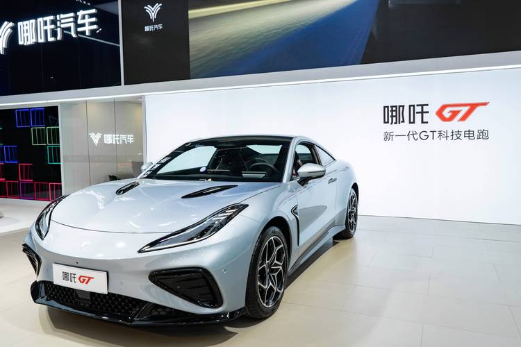 东莞99哪吒汽车在智能汽车领域的表现，领途汽车在新能源汽车市场中的影响力